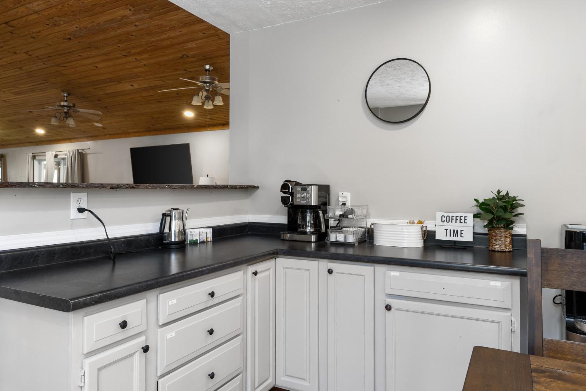 Spacious Cabin Near Hocking Hills And Caves With Hot Tub And Firepit Laurelville Dış mekan fotoğraf