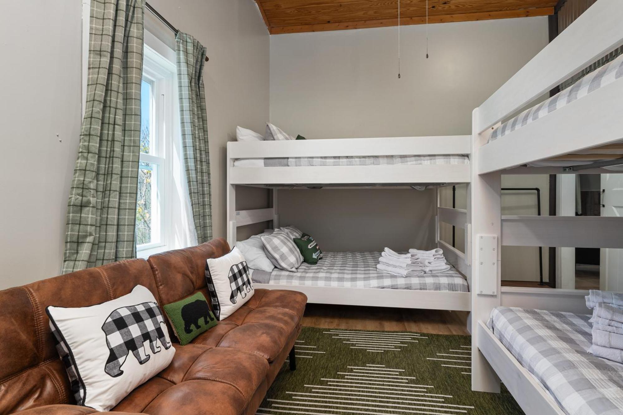 Spacious Cabin Near Hocking Hills And Caves With Hot Tub And Firepit Laurelville Dış mekan fotoğraf