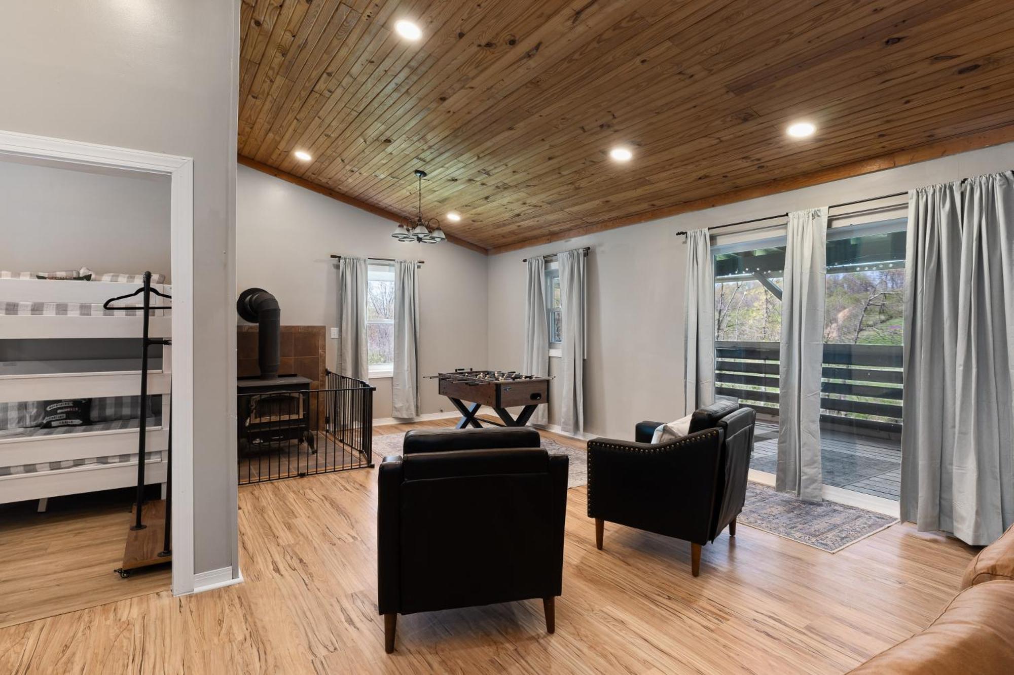 Spacious Cabin Near Hocking Hills And Caves With Hot Tub And Firepit Laurelville Dış mekan fotoğraf