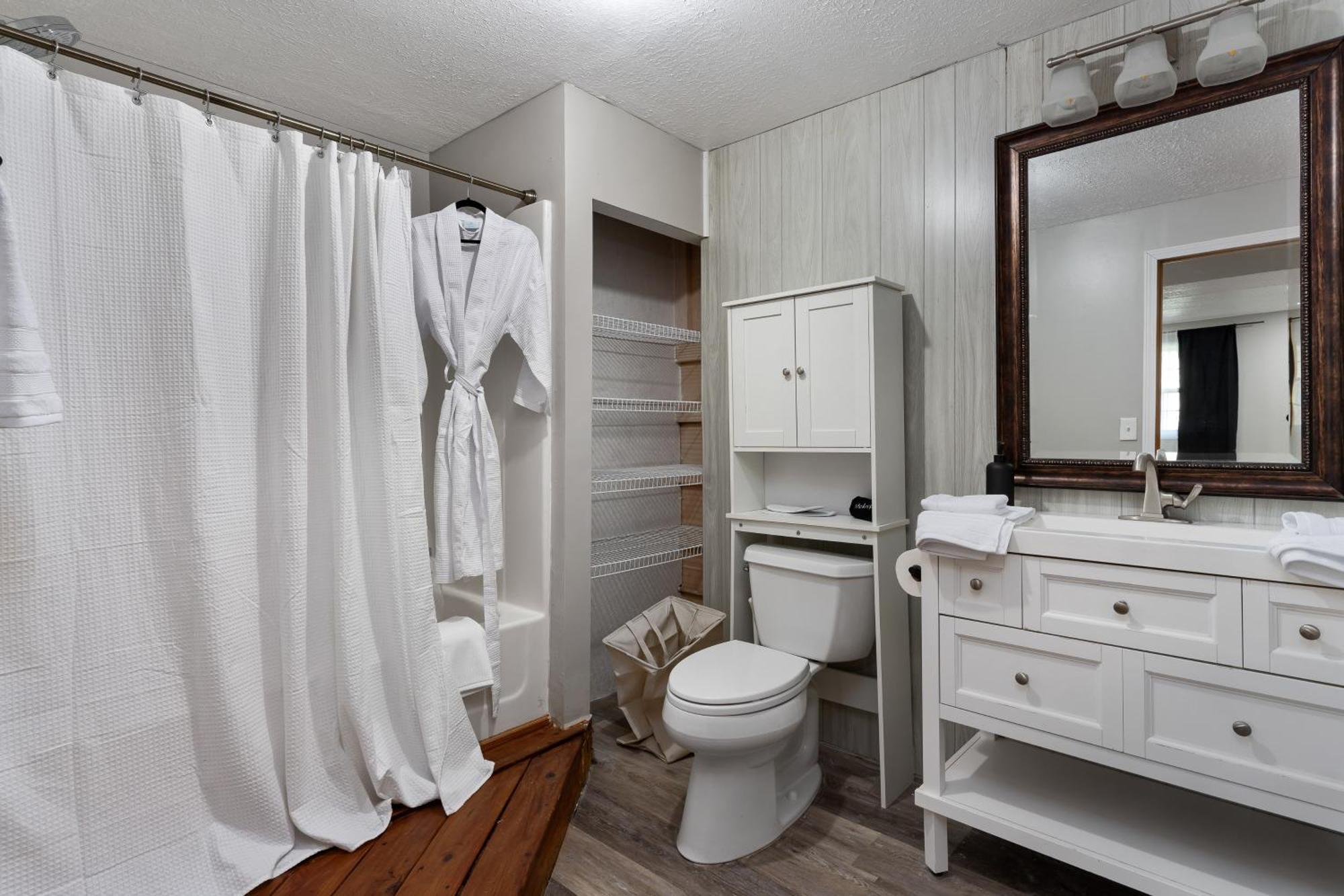Spacious Cabin Near Hocking Hills And Caves With Hot Tub And Firepit Laurelville Dış mekan fotoğraf