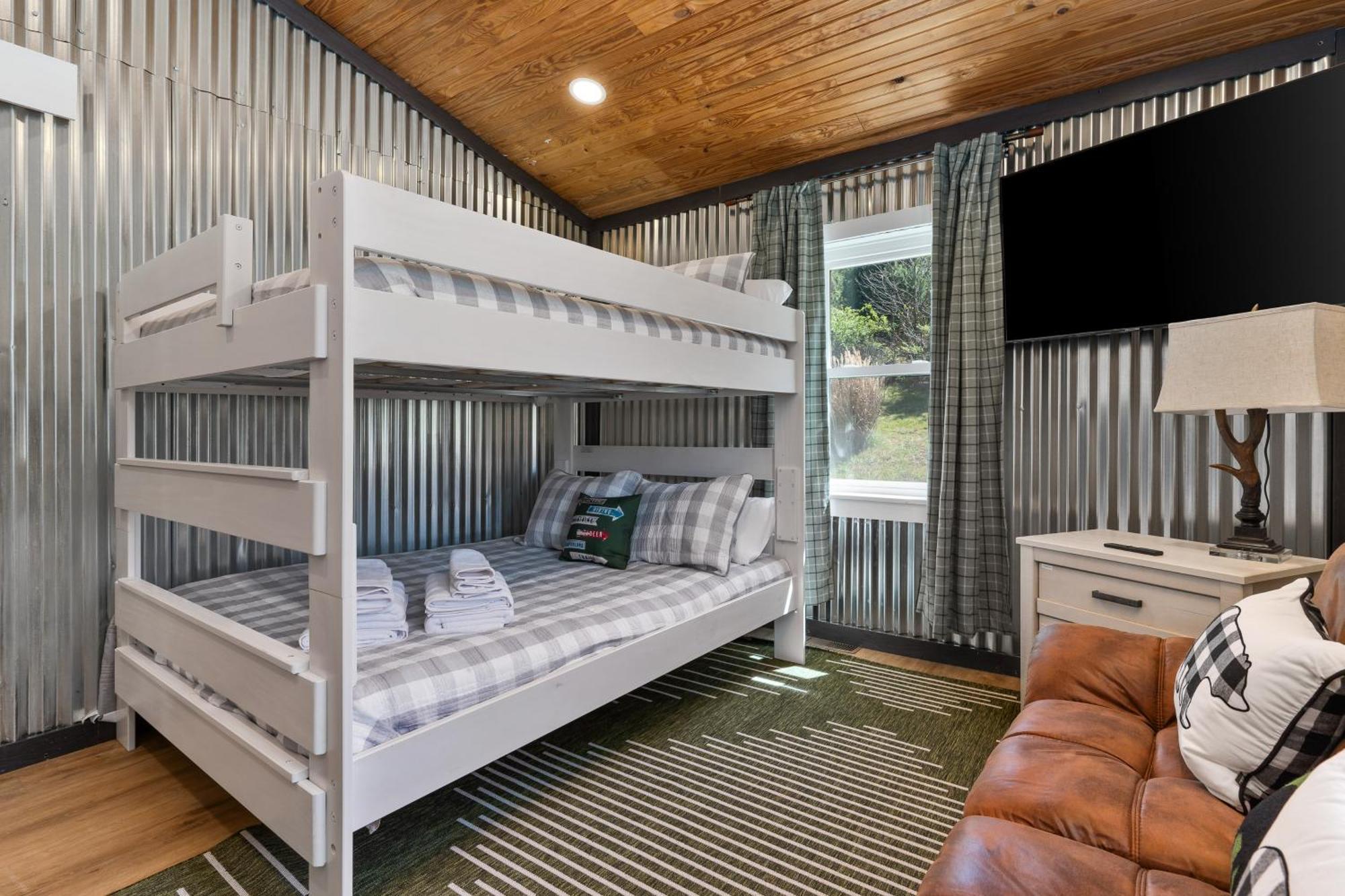 Spacious Cabin Near Hocking Hills And Caves With Hot Tub And Firepit Laurelville Dış mekan fotoğraf