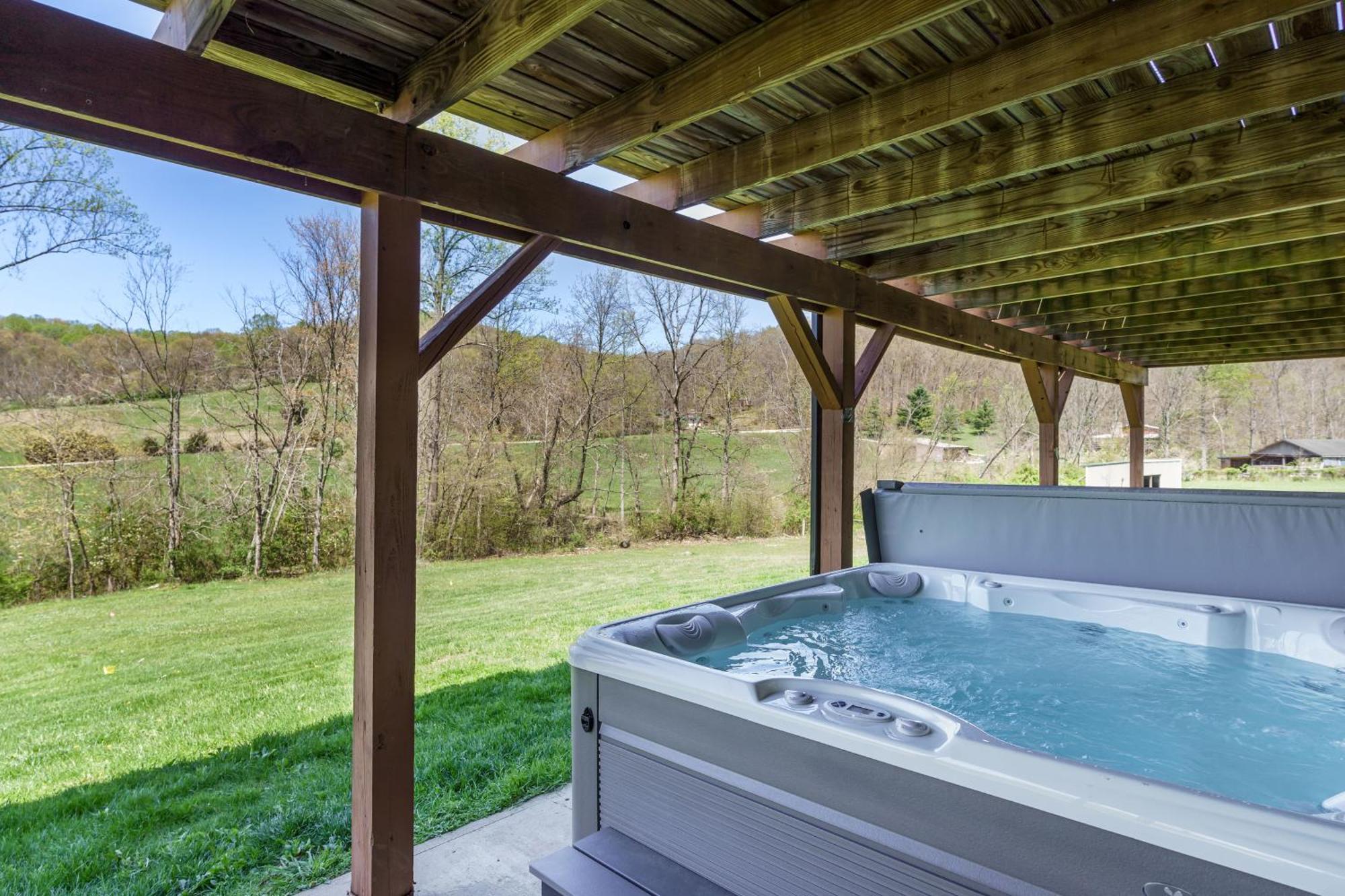 Spacious Cabin Near Hocking Hills And Caves With Hot Tub And Firepit Laurelville Dış mekan fotoğraf